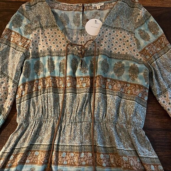 En crème romper - Picture 3 of 9